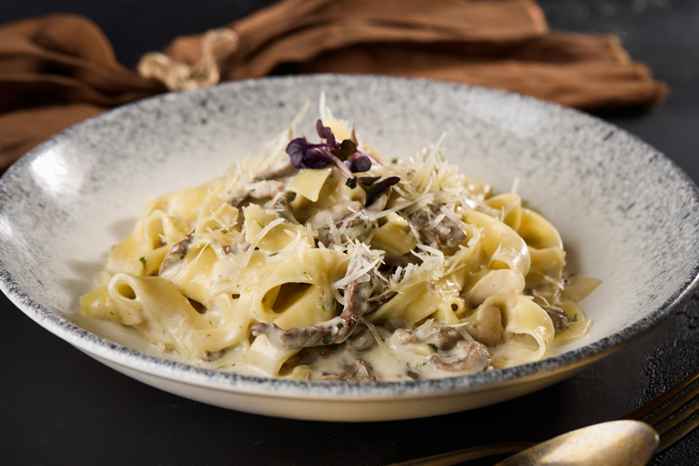 FETTUCCINI BEEF