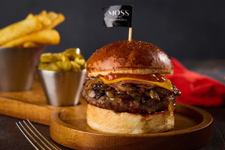 CHILI BURGER