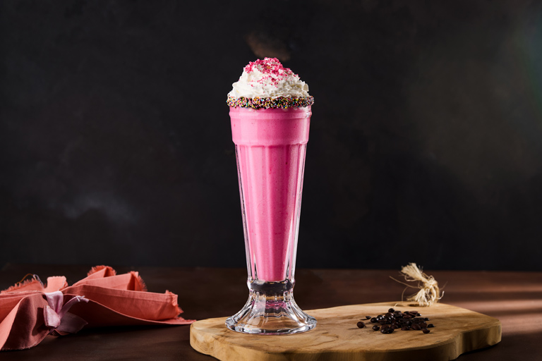 ÇİLEKLİ MILKSHAKE