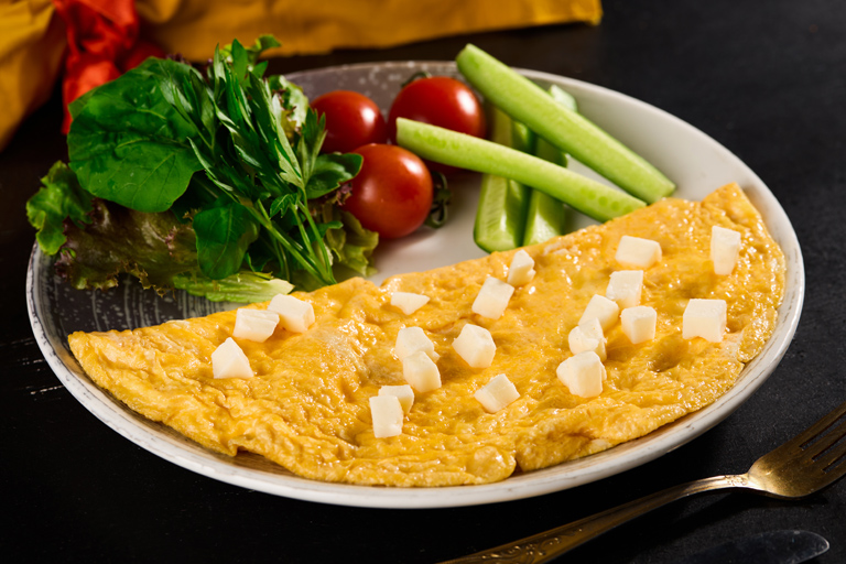 BEYAZ PEYNİRLİ OMLET