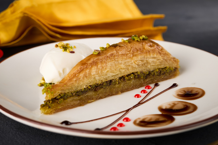 HAVUÇ DİLİMİ BAKLAVA