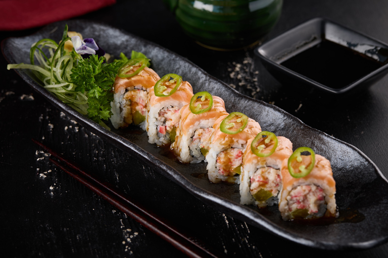 SALMON CHILİ ROLL